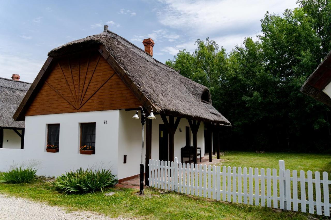 Bohem Birtok Es Csarda Hotel Zamardi Luaran gambar