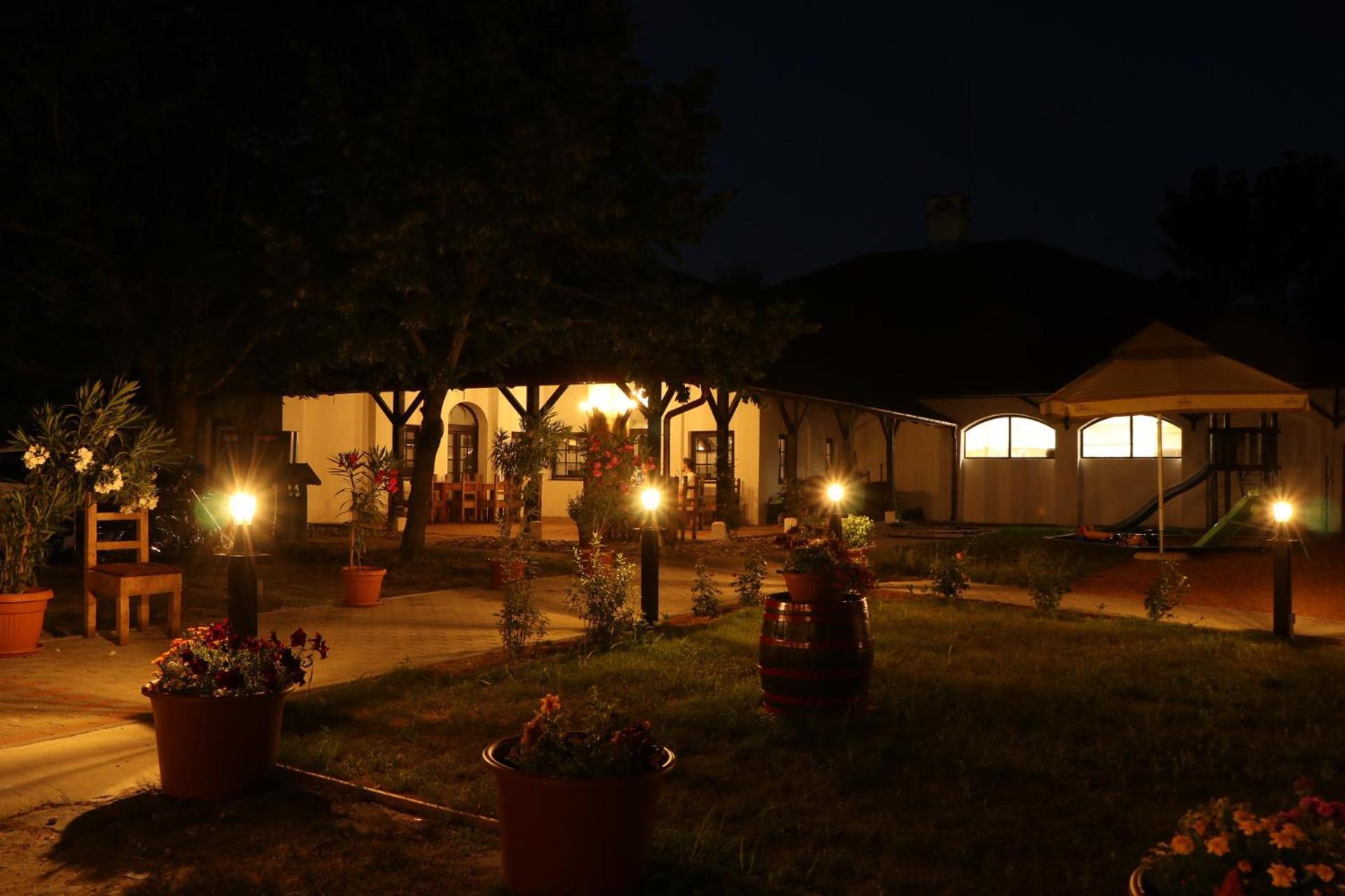 Bohem Birtok Es Csarda Hotel Zamardi Luaran gambar