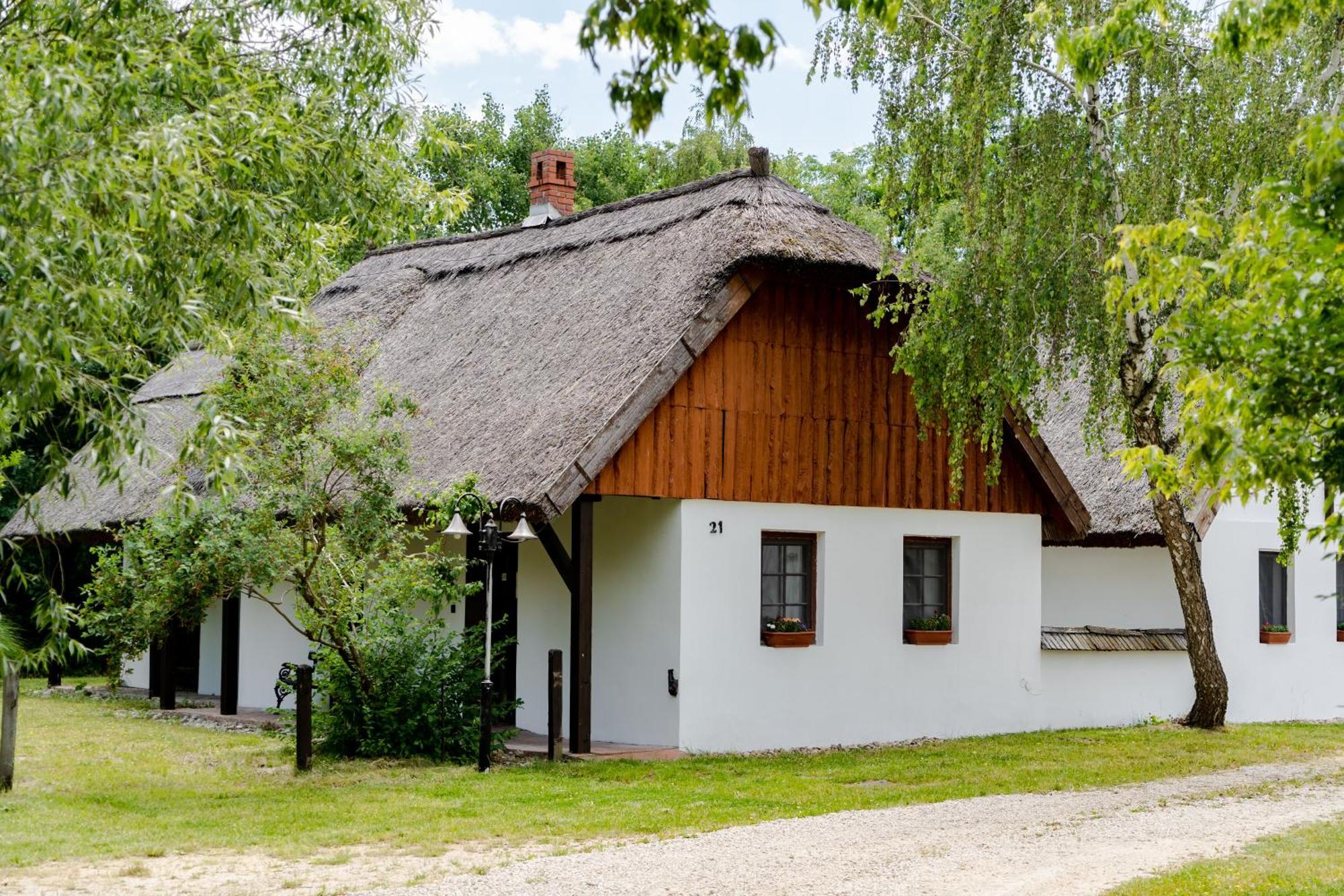 Bohem Birtok Es Csarda Hotel Zamardi Luaran gambar