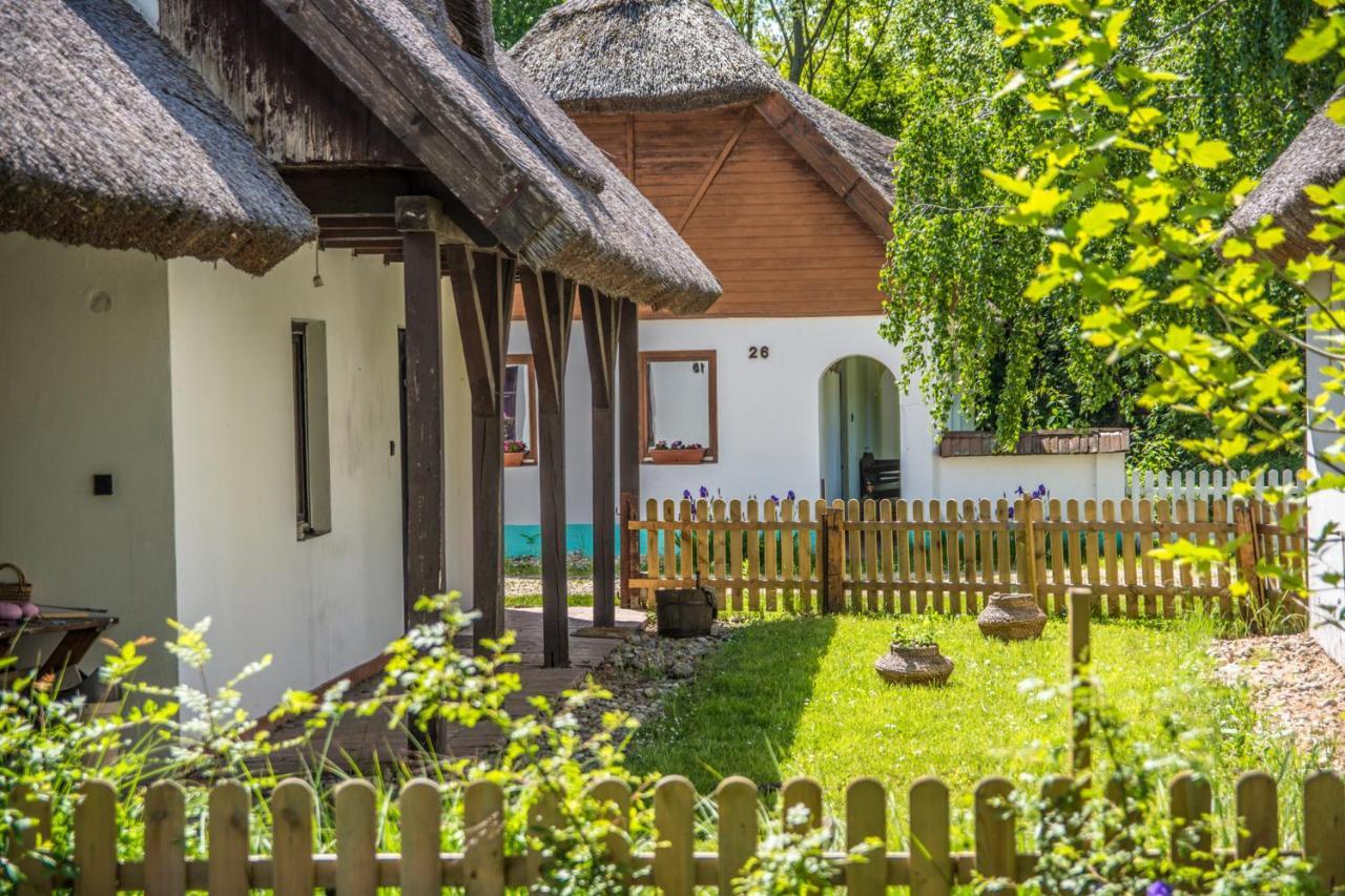 Bohem Birtok Es Csarda Hotel Zamardi Luaran gambar
