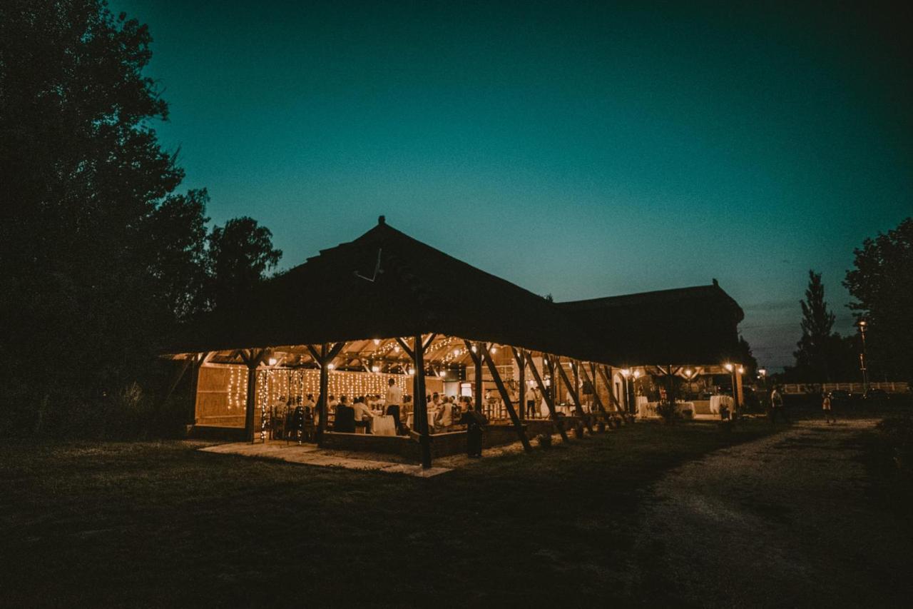 Bohem Birtok Es Csarda Hotel Zamardi Luaran gambar